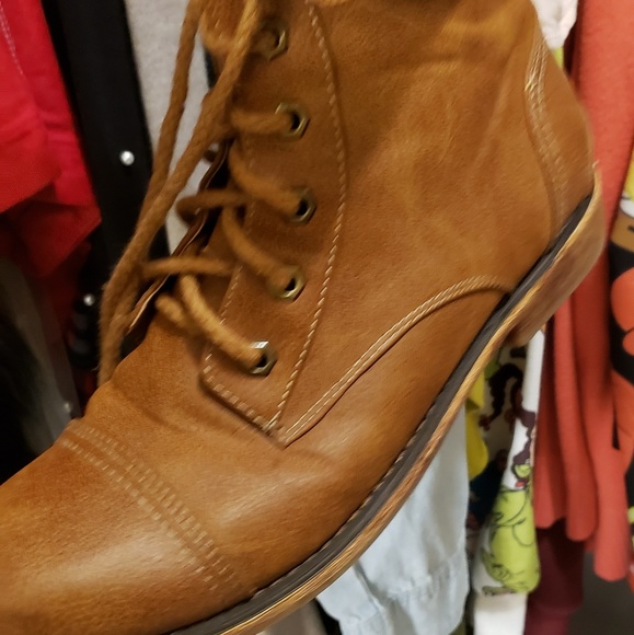 Boot - Picture 2 of 3